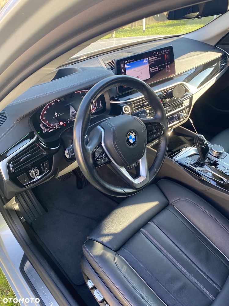 BMW Seria 5 530d Touring Luxury Line - 13