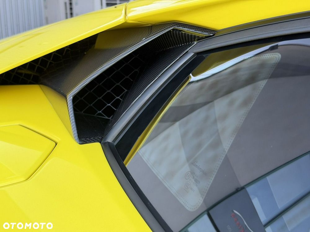 Lamborghini Aventador - 21