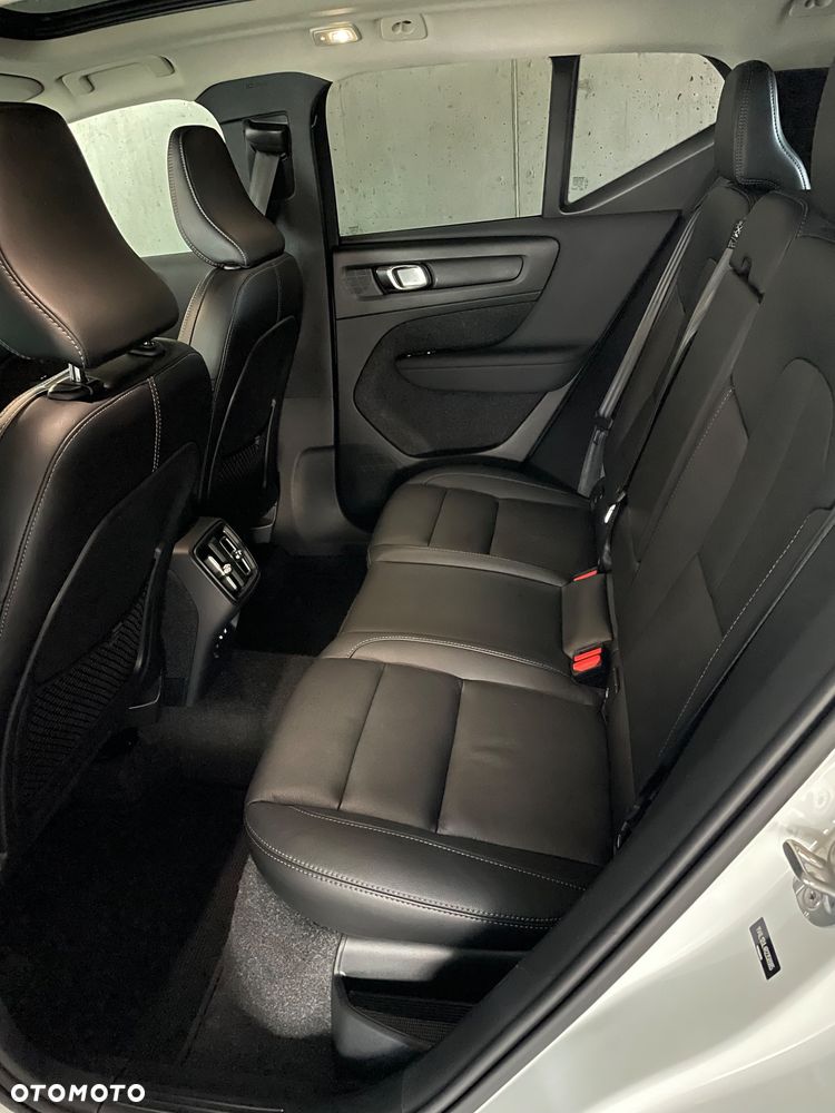 Volvo XC 40 B5 B AWD Ultimate Dark - 4