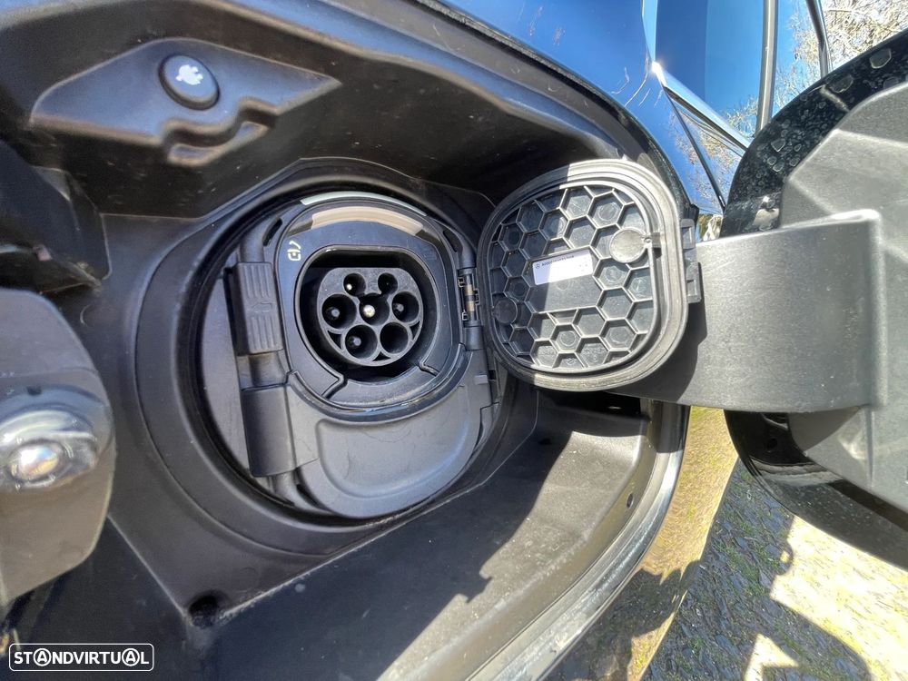 Mercedes-Benz A 250 e 8G-DCT AMG Line - 17