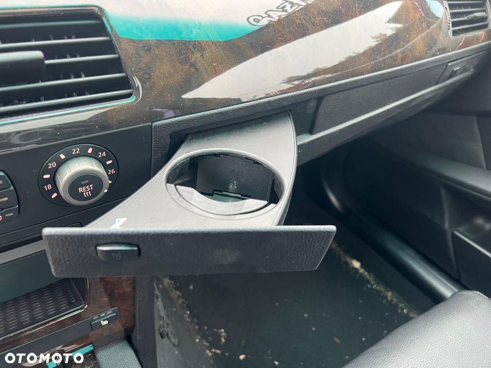 Cup Holder uchwyt na kubki e60 e61 na napoje Europa lewy + prawy - 2