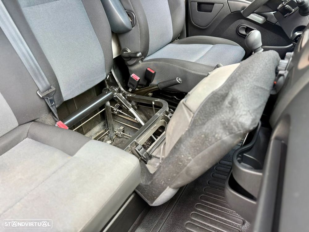 Renault Master 2.3DCI L2H2 135cv 3 Lugares - 30