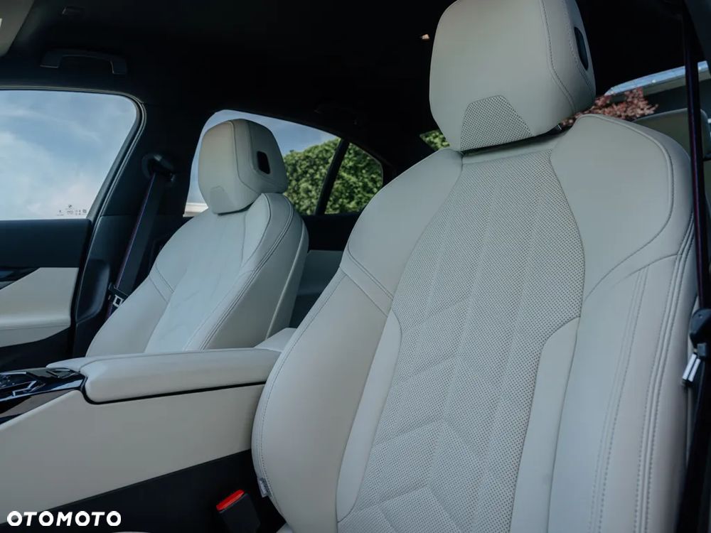 BMW Seria 5 530e xDrive - 13