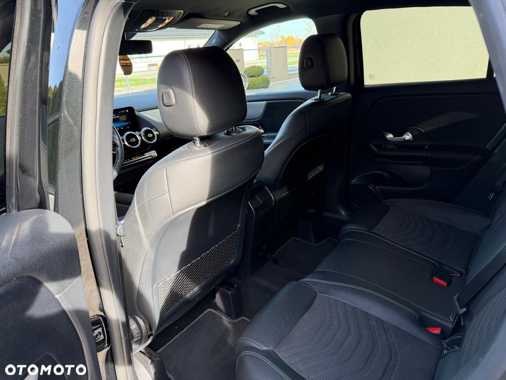 Mercedes-Benz GLA 180 AMG Line - 8