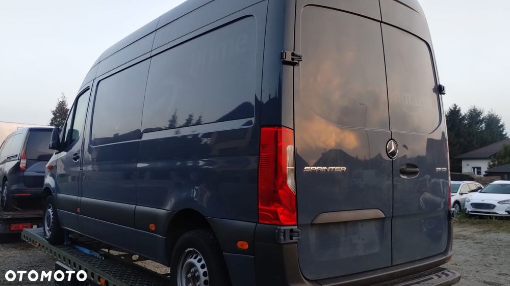 Mercedes-Benz Sprinter - 10
