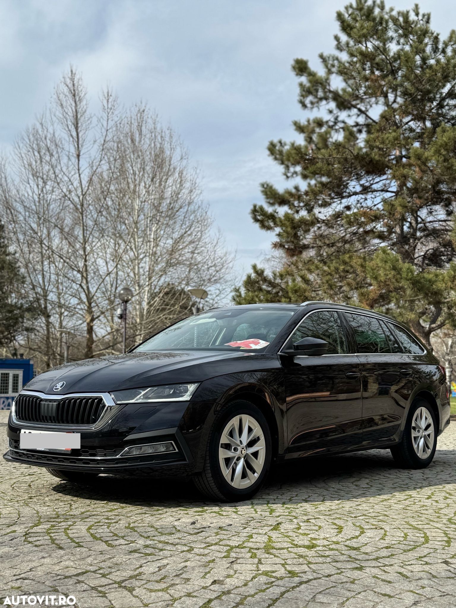 Skoda Octavia 2.0 TDI DSG Ambition - 1