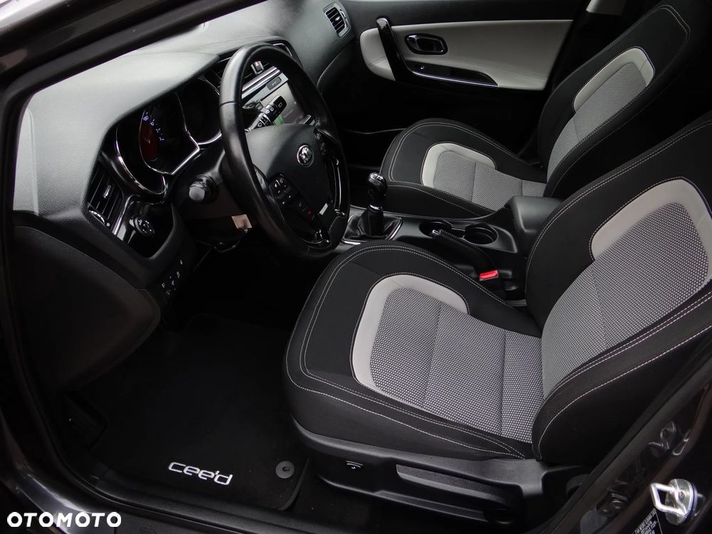 Kia Ceed 1.4 CVVT Dream Team Edition - 19