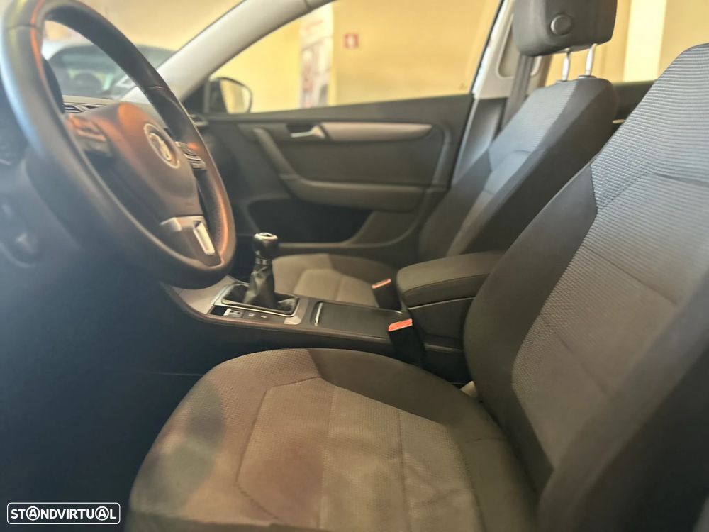 VW Passat 2.0 TDI BlueMotion Trendline - 26