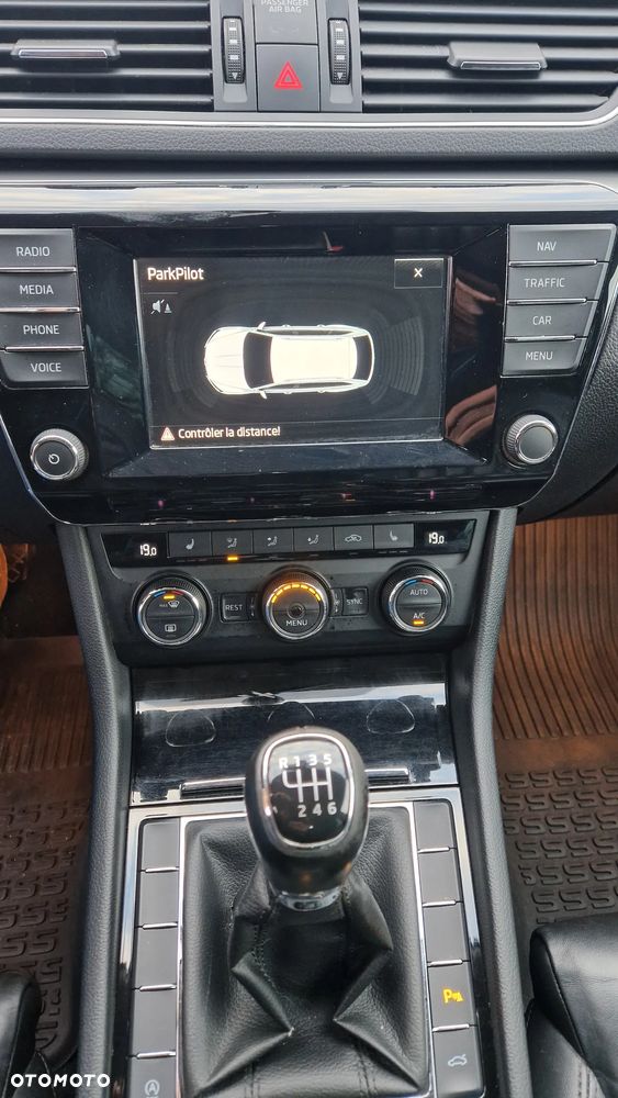 Skoda Superb 1.6 TDI GreenLine - 28