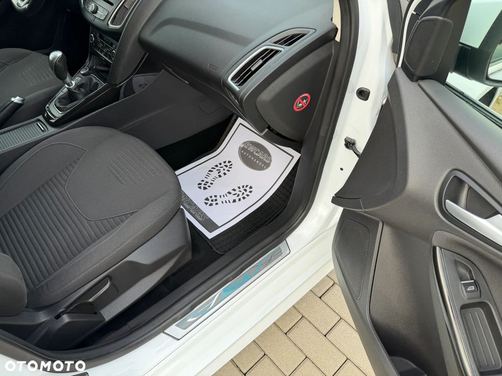 Ford Focus 1.5 TDCi DPF Start-Stopp-System ST-Line - 19