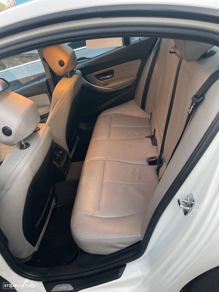 BMW 320 d Auto Line Sport - 11