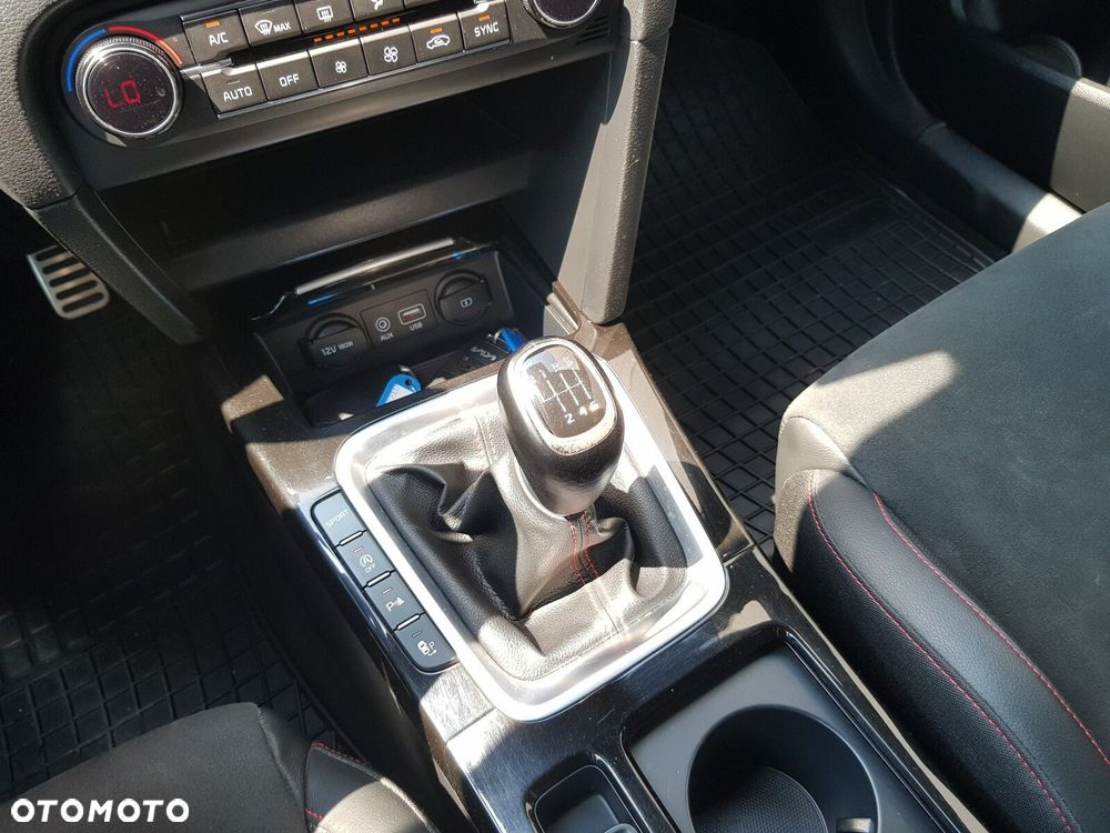 Kia ProCeed 1.6 T-GDI GT - 28