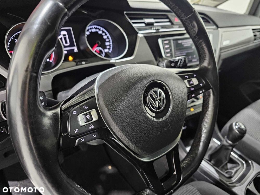 Volkswagen Touran - 19