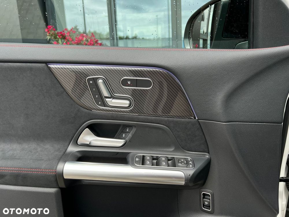 Mercedes-Benz GLA - 9