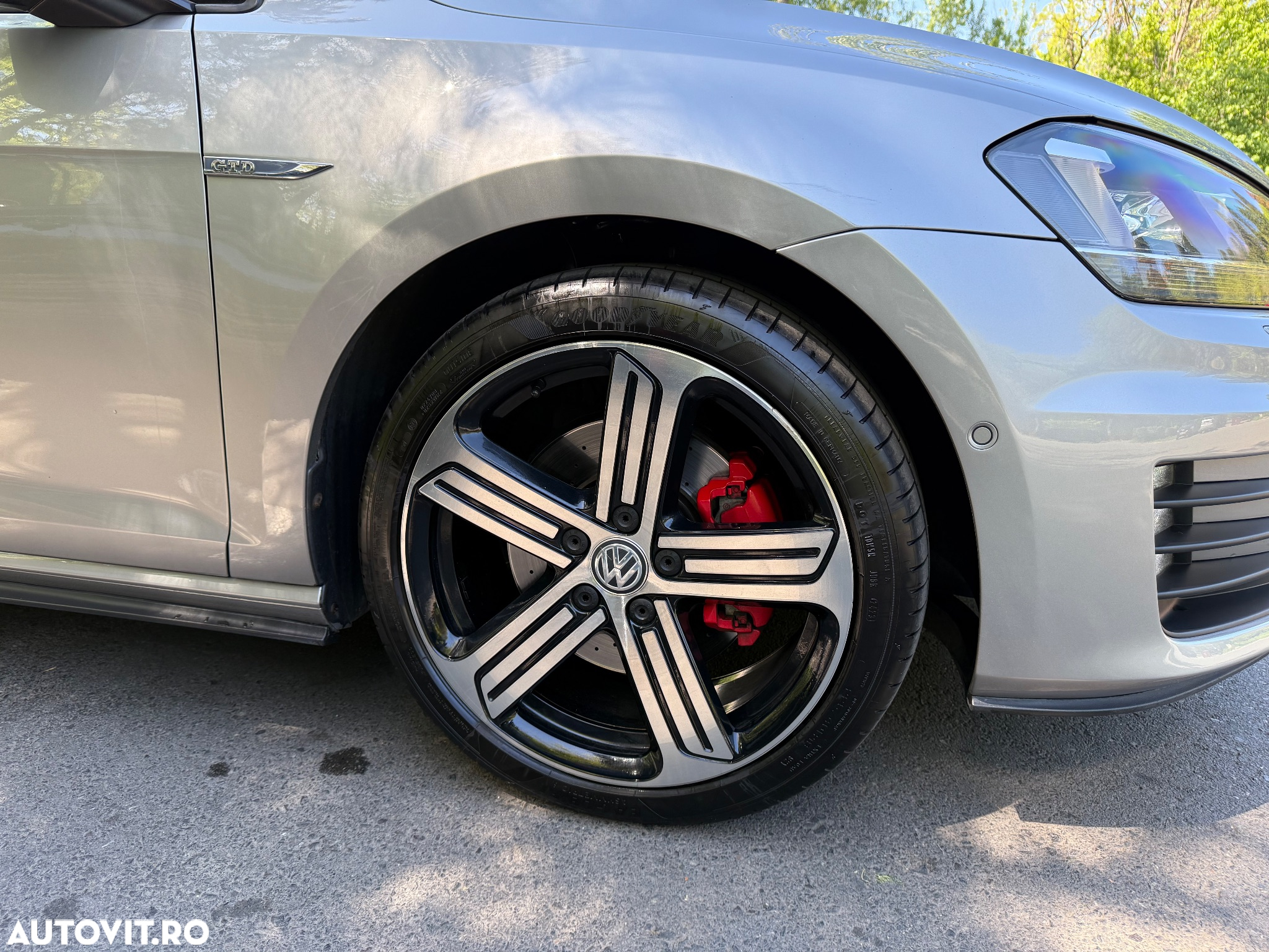 Volkswagen Golf 2.0 TDI DPF BMT DSG GTD - 11