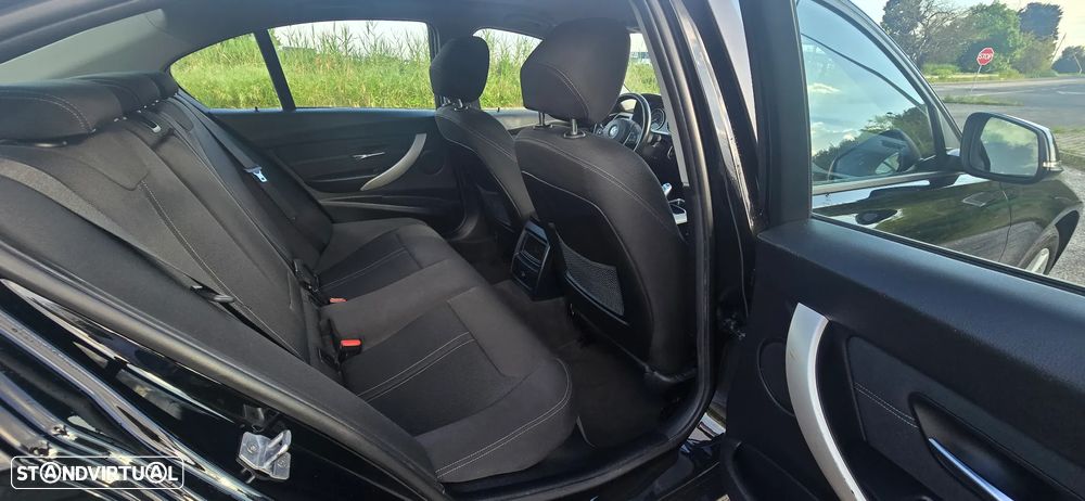 BMW 320 d Aut. Sport Line - 14