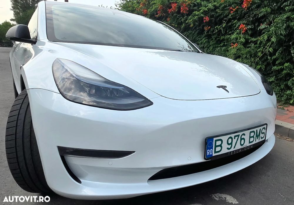 Tesla Model 3 - 4