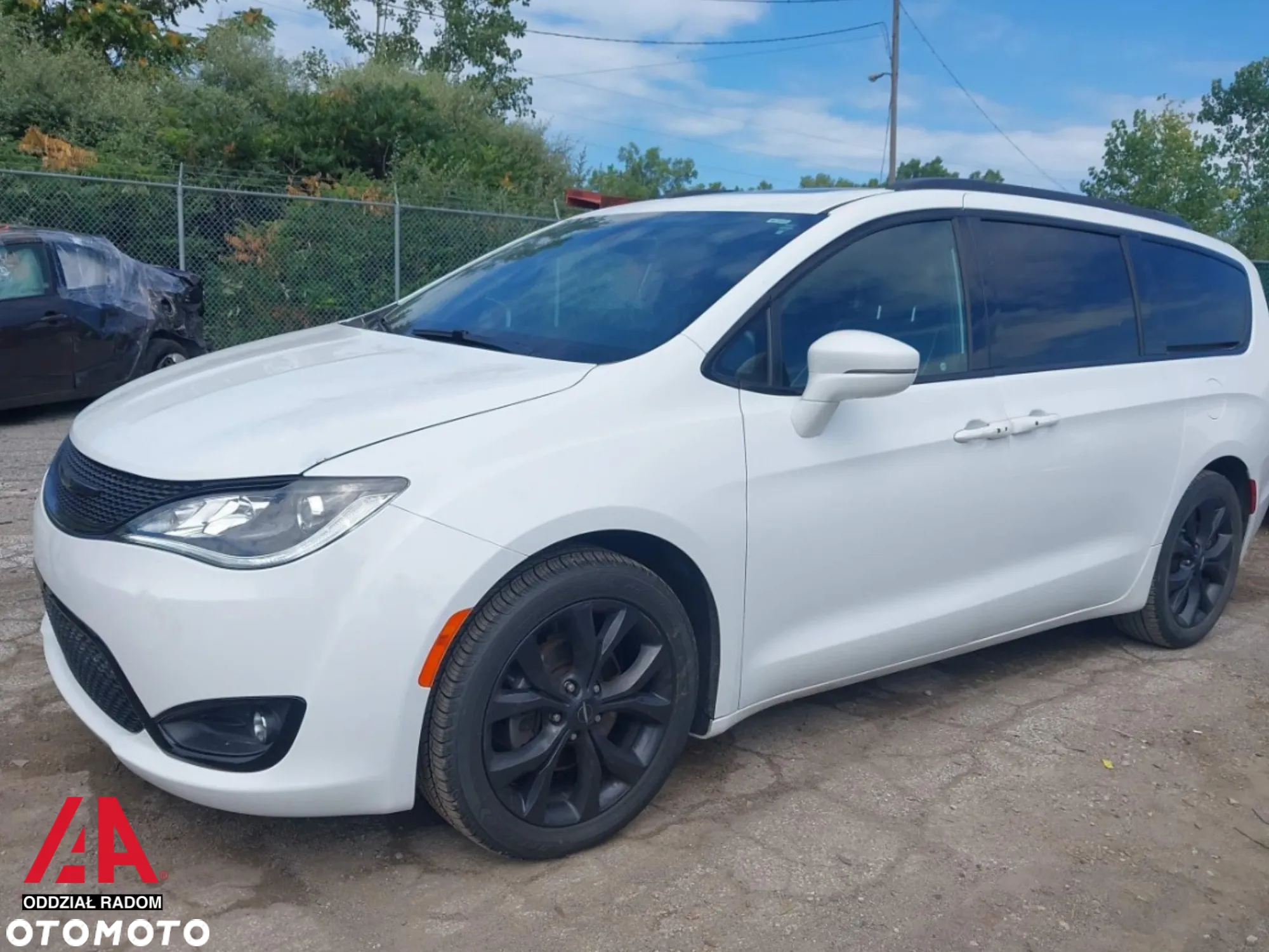 Chrysler Pacifica - 2