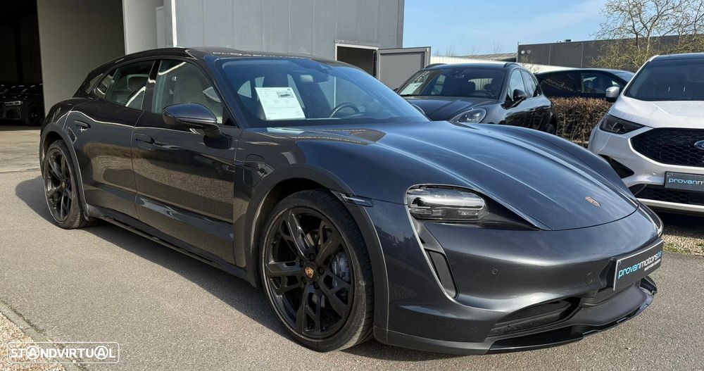 Porsche Taycan Cross Turismo 4 - 5