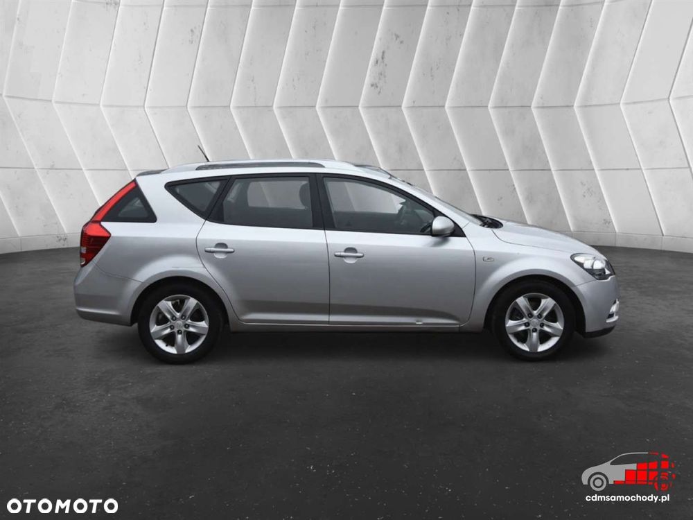 Kia Ceed - 11
