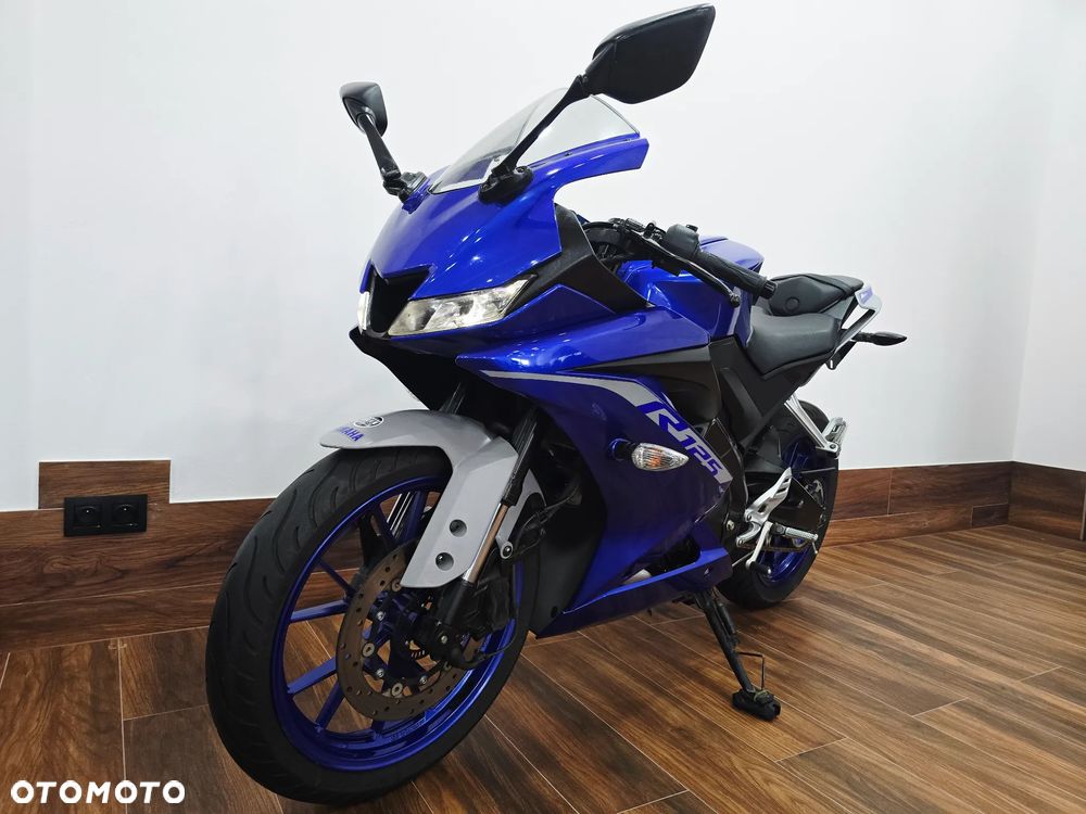 Yamaha YZF - 28