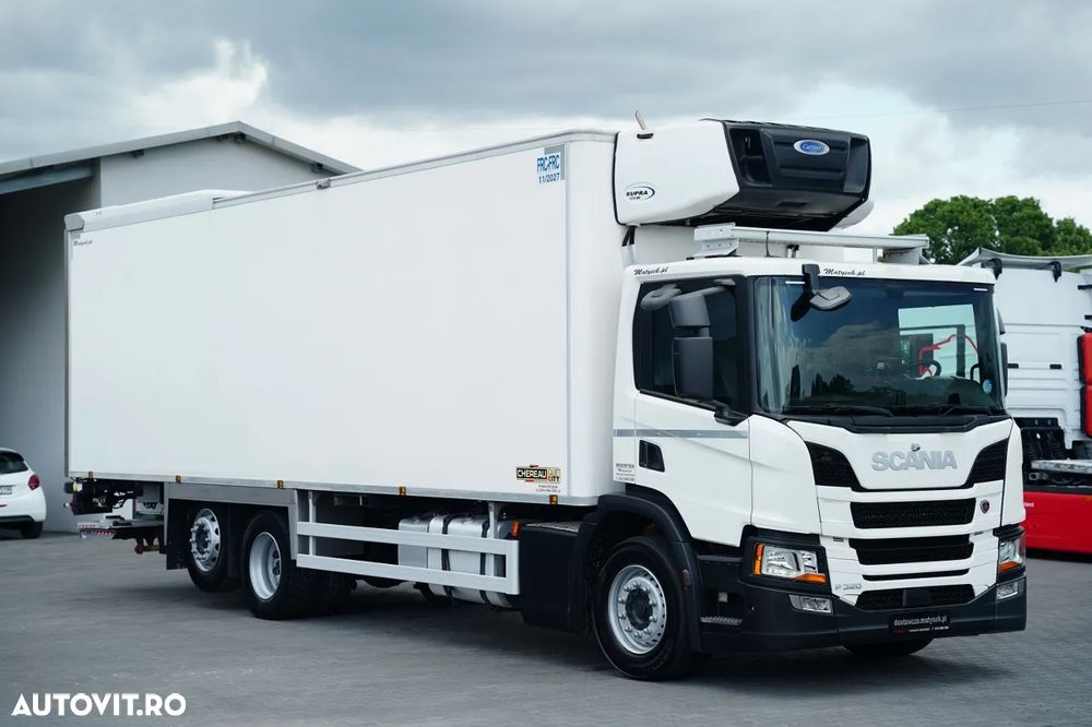 Scania P 320 / FRIGORIFER / 6X2 / CAMION SOLO 9 M / TRANSPORT SUPRA 1250 MT / MULTIMEMBRU / 3000 KG RIDICARE / AXĂ RIDICATĂ / AUTOMATĂ / EURO 6 - 5