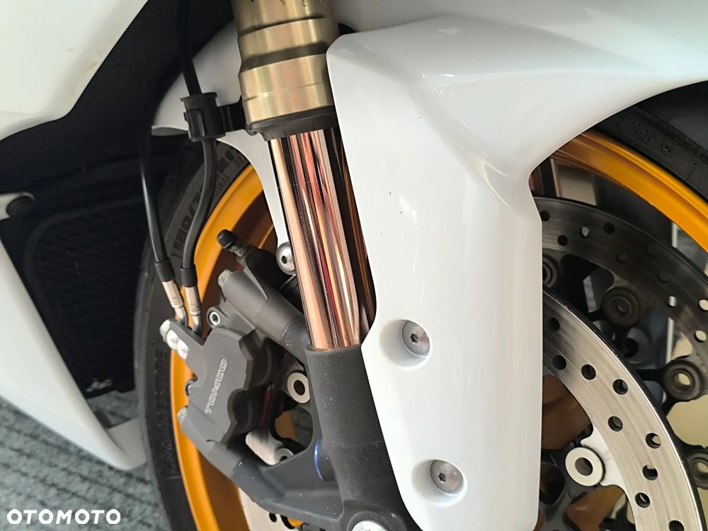 Suzuki GSX-R - 15