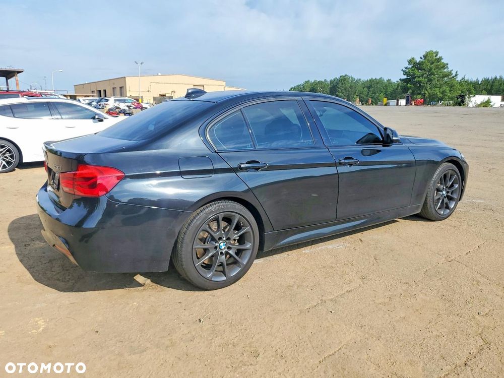 BMW Seria 3 330i M Sport - 4