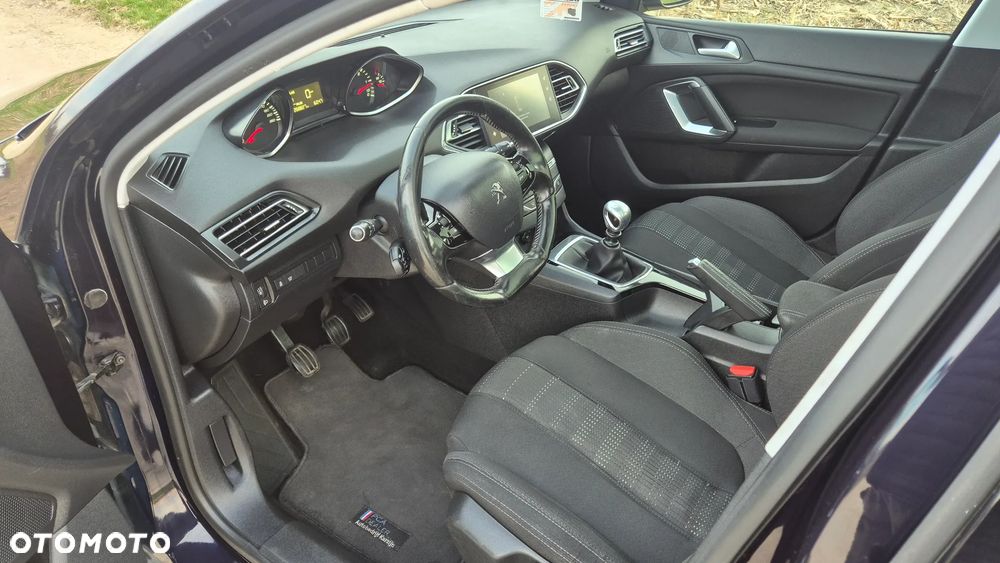 Peugeot 308 1.6 BlueHDi Allure S&S - 23