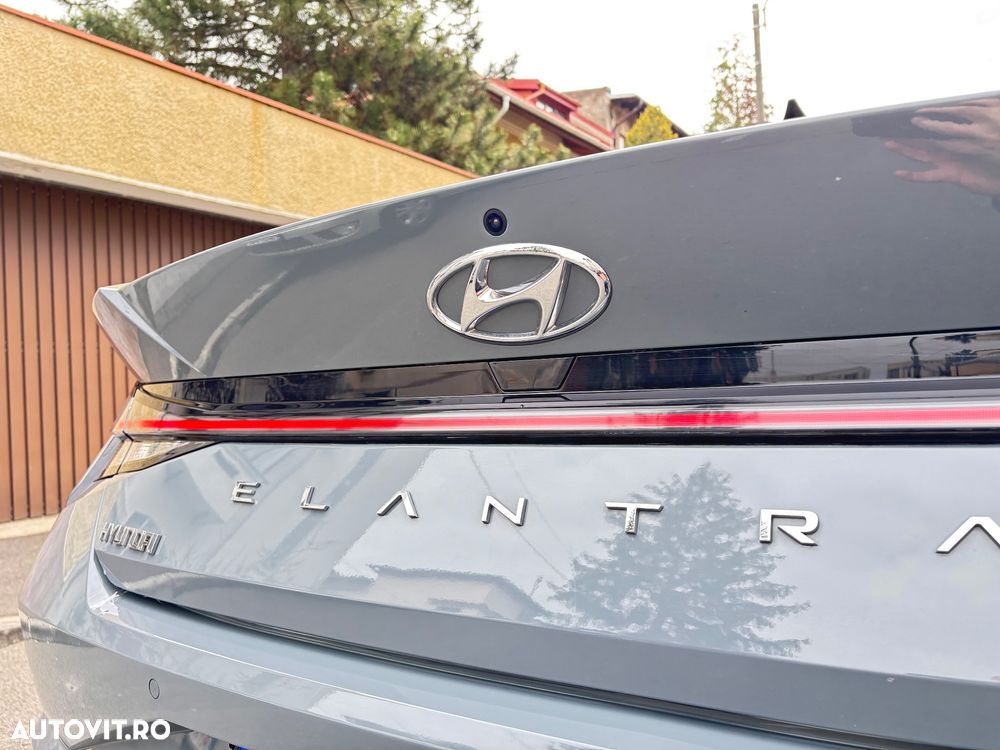 Hyundai Elantra 1.6 l 123 CP CVT Highway - 12