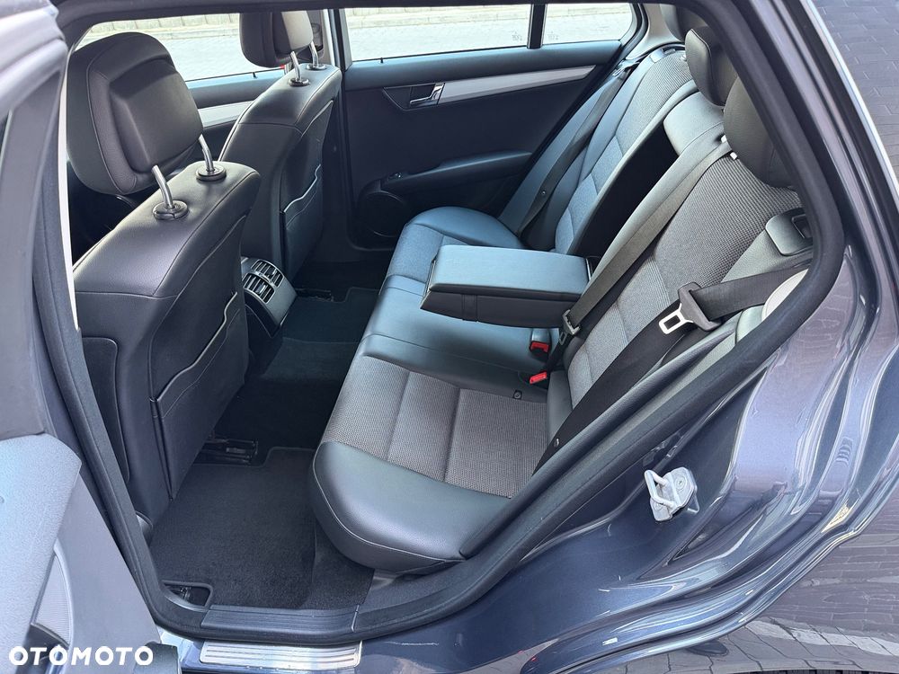 Mercedes-Benz Klasa C 250 CGI Automatik BlueEFFICIENCY Avantgarde - 30