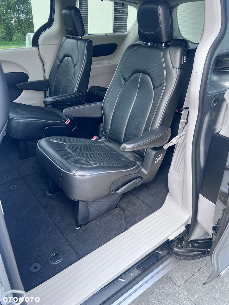 Chrysler Pacifica - 8