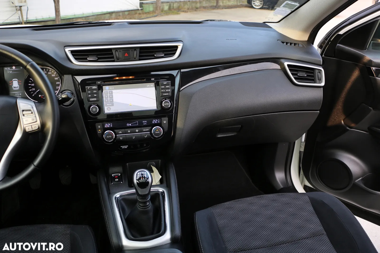Nissan Qashqai 1.5 DCI Start/Stop N-Connecta - 20