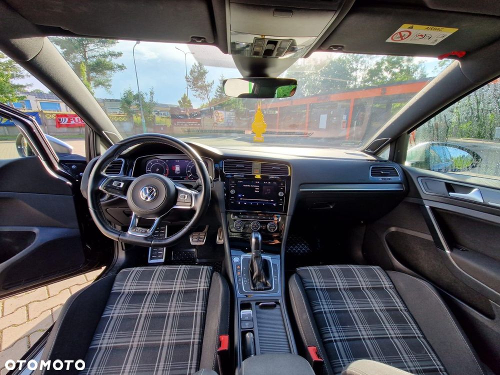 Volkswagen Golf - 9