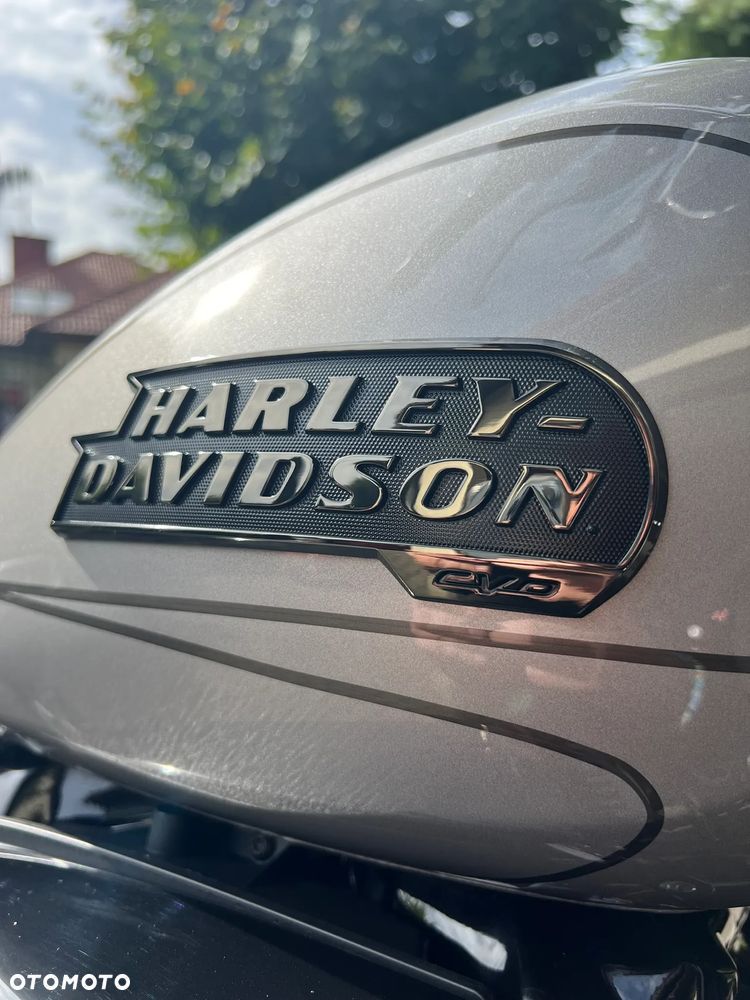 Harley-Davidson CVO Street Glide - 5