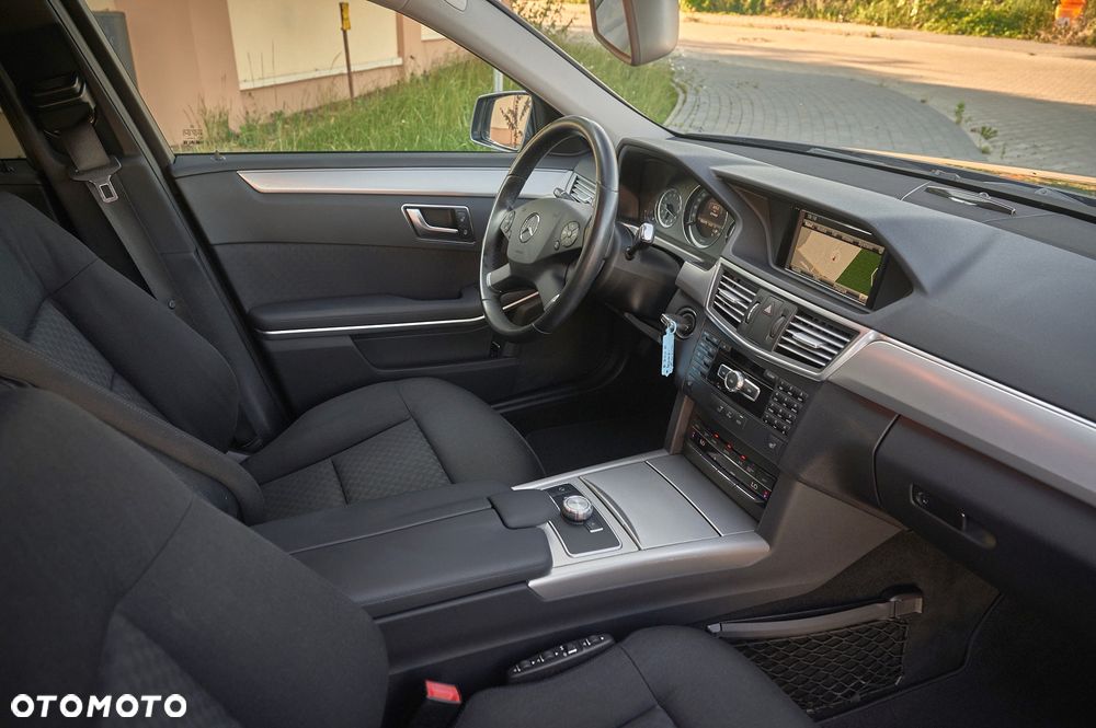 Mercedes-Benz Klasa E 250 CDI DPF 4Matic BlueEFFICIENCY 7G-TRONIC - 32