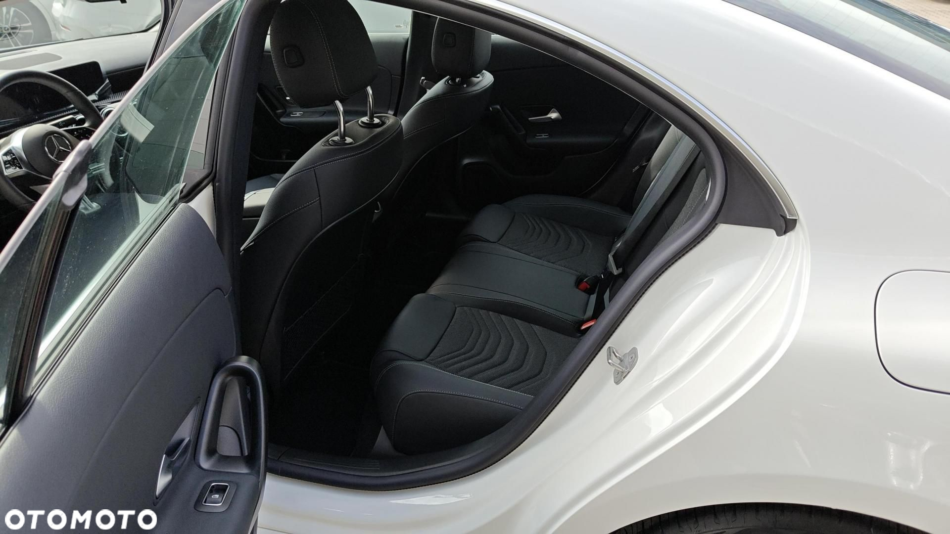 Mercedes-Benz CLA - 12