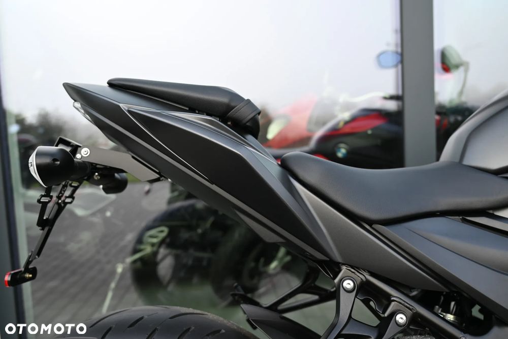 Suzuki GSX - 26