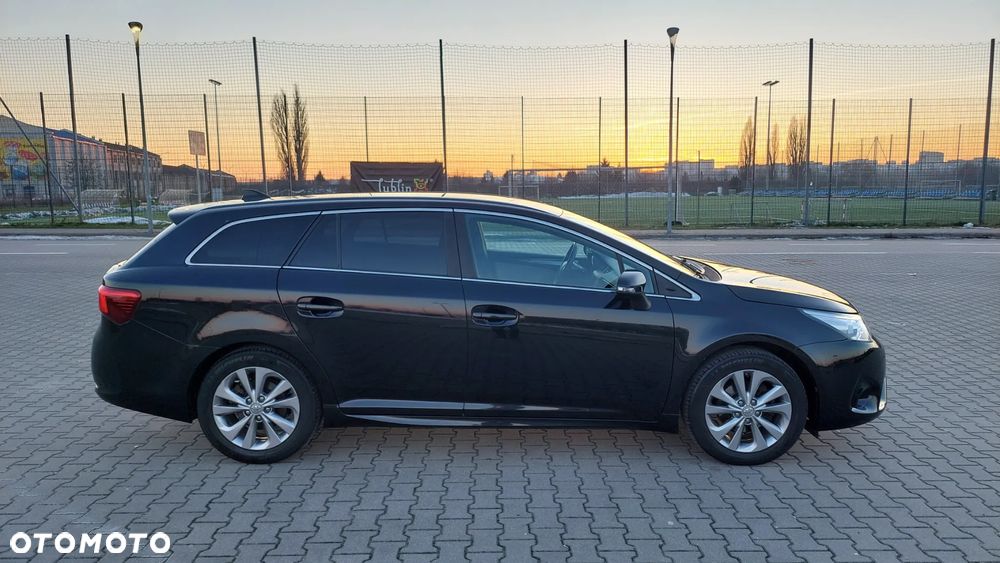 Toyota Avensis 1.8 Premium EU5 MS - 9