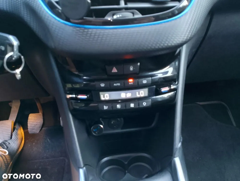 Peugeot 2008 1.6 e-HDi Allure S&S - 15