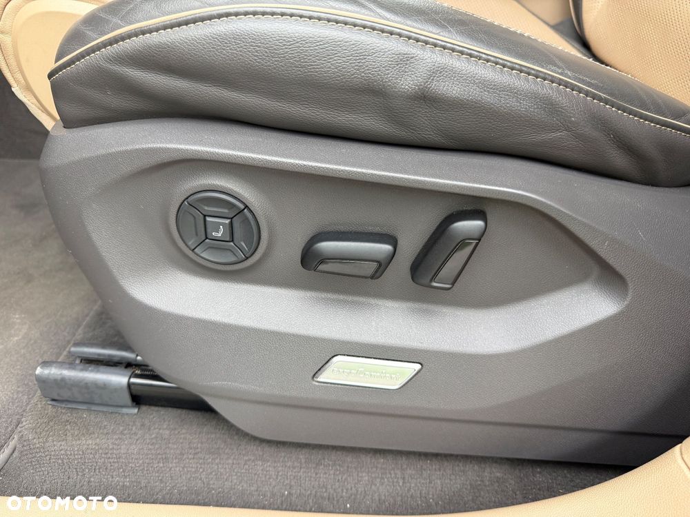 Volkswagen Touareg - 22
