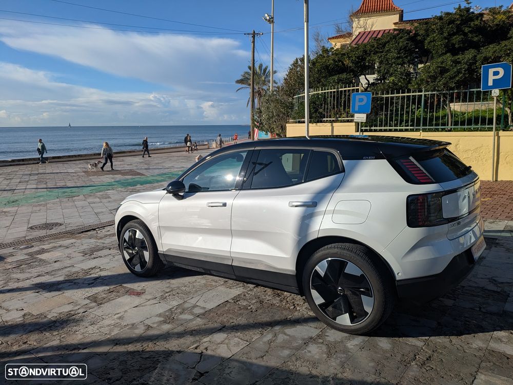 Volvo EX30 Single Motor Extended Range RWD Ultra - 2