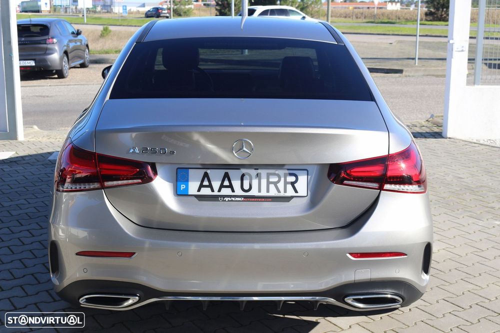 Mercedes-Benz A 250 Limousine e AMG Line - 15
