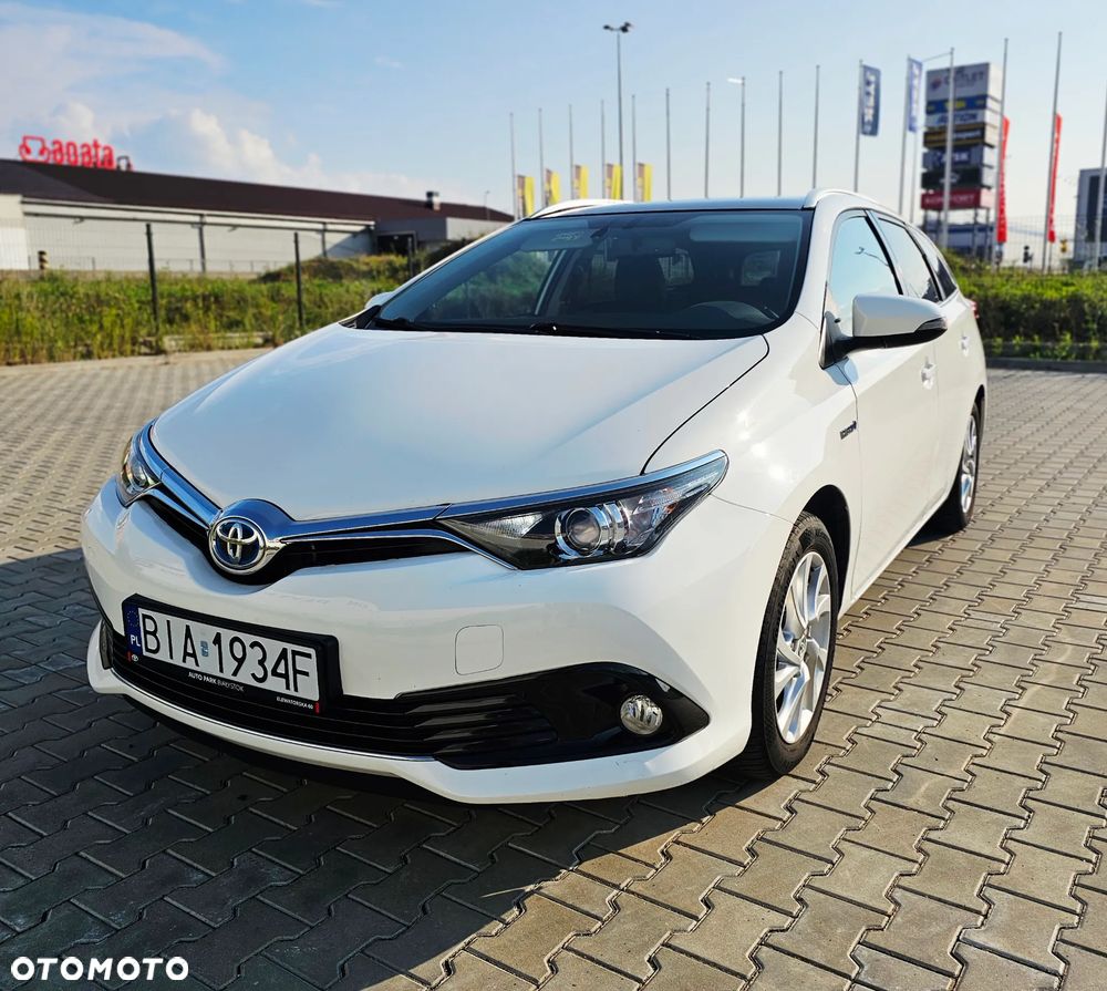 Toyota Auris Hybrid 135 Dynamic - 12