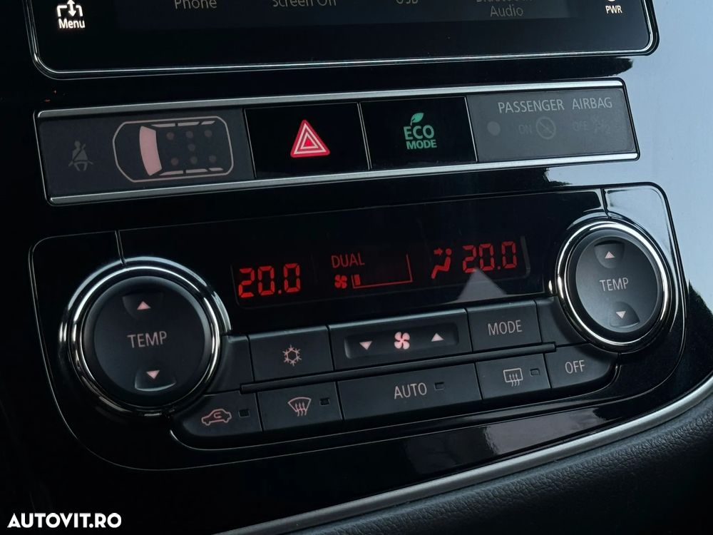 Mitsubishi Outlander 2.4 4WD Plus - 23