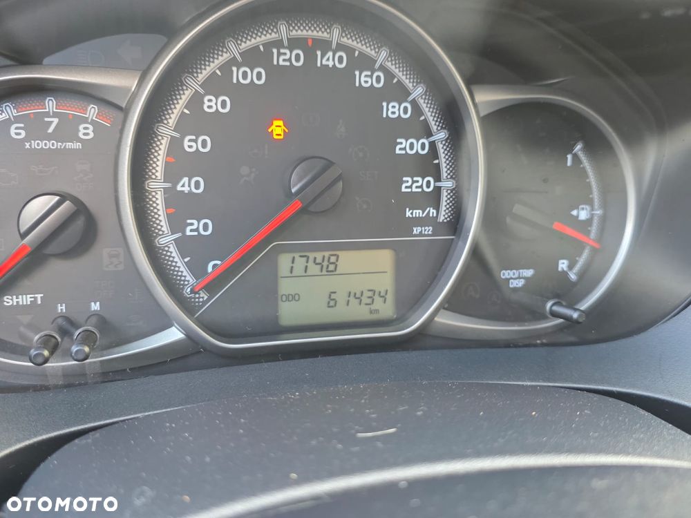 Toyota Yaris 1.0 Premium - 17