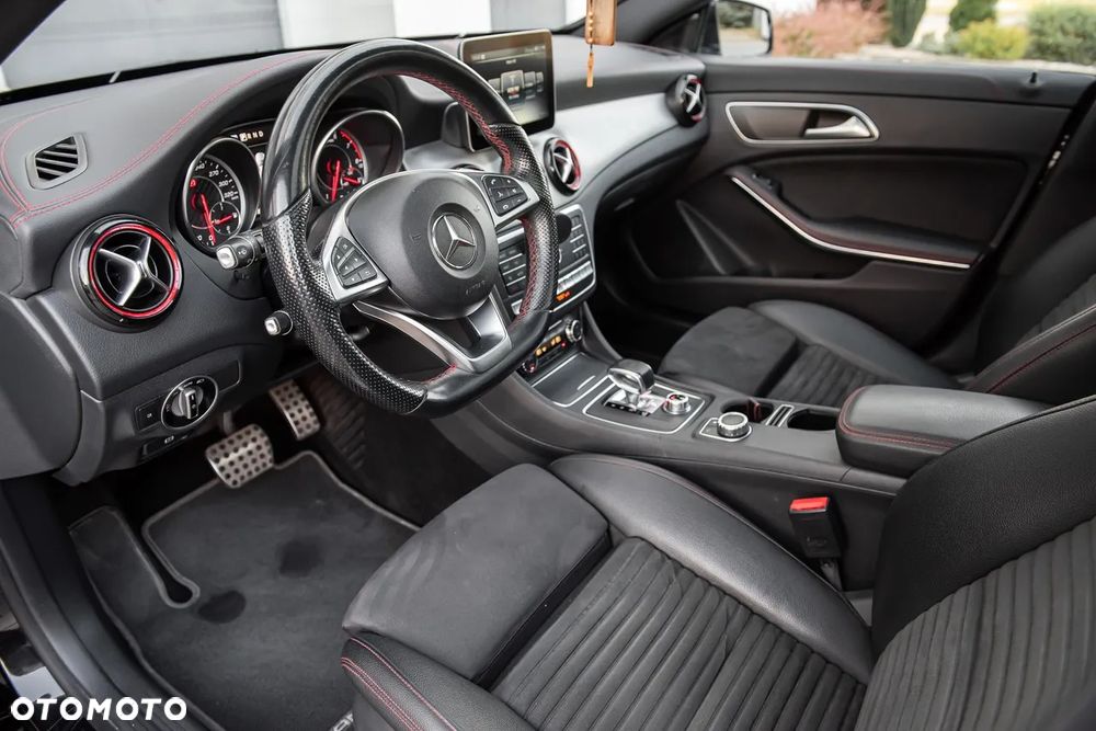 Mercedes-Benz CLA AMG 45 4Matic 7G-DCT - 16