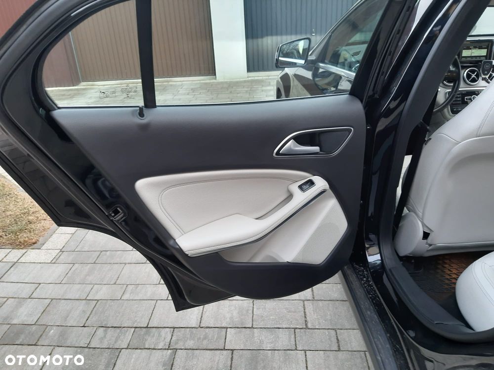 Mercedes-Benz GLA - 12