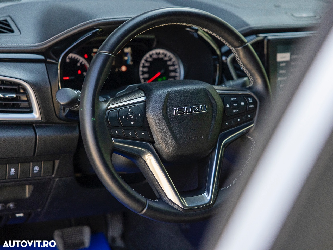 Isuzu D-Max 1.9 DSL 4x4 Double Cab AT Executive - 8