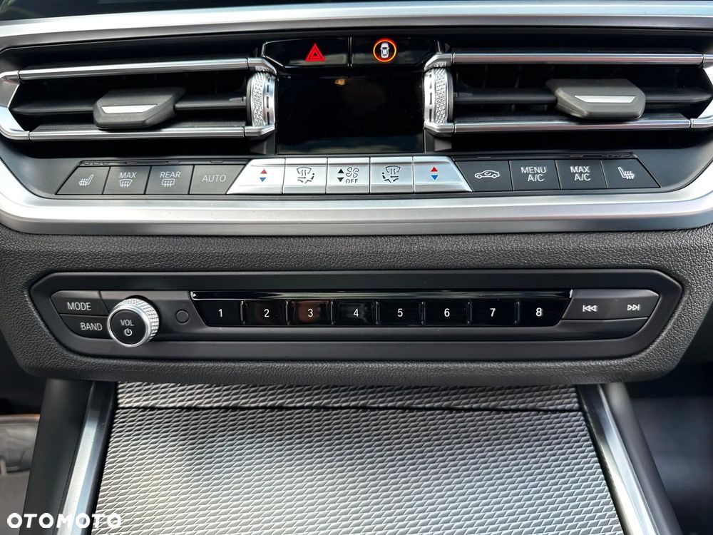 BMW Seria 3 330i M Sport - 25